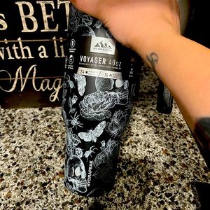 Hydrapeak Skulls Tumbler